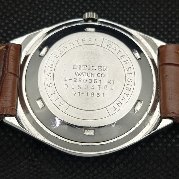 Vintage 1977 Citizen Automatic Mens Silver Watch W/daydate & Red accents - Picture 8 of 8